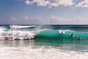 Surfing di Pantai Dreamland