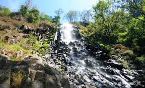Shoulder Kiwo Waterfall