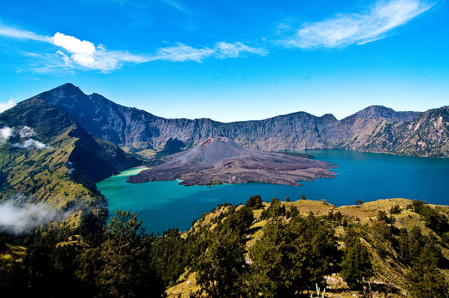 11 Gunung Terindah Di Indonesia Untuk Didaki