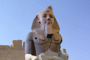 Patung Ramses II