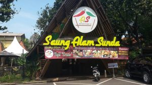 Tempat Makan Lesehan di Jakarta Yang Murah - rumah makan saung alam sunda