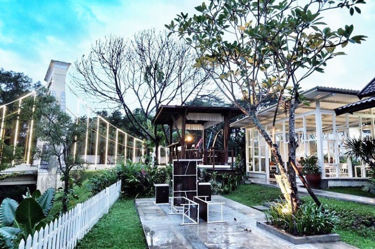 40 Cafe Romantis Di Malang Yang Wajib Dikunjungi 40 Cafe Romantis Di Malang Yang Wajib Dikunjungi