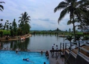 tempat wisata di jawa barat 2020 Infinity Pool Cipanas Sumur Sukasono TempatWisataUnik com