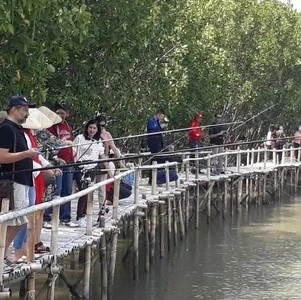  Kawasan genderuwo tempat memancing para wisatawan di Pulau Hantu, Brebes 